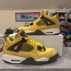 Jordan 4 Lightning size 10.5